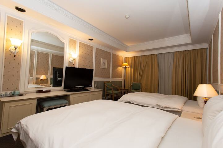 Room 15 of 30