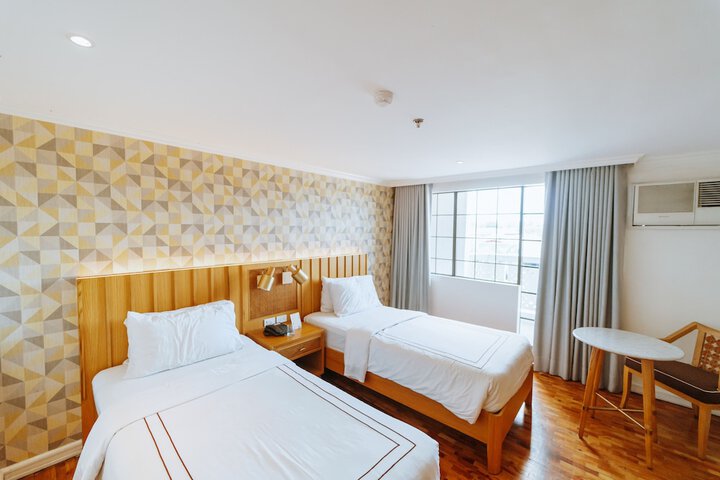 Room 3 of 16