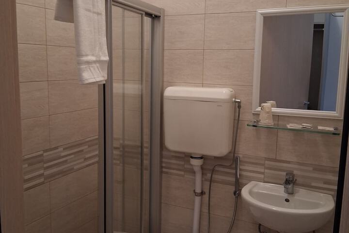 Room 28 of 80
