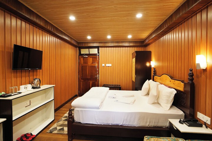 Room 16 of 36