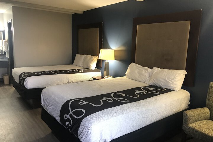 Classic 2 Queen Beds (8 of 13)