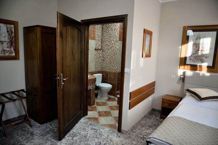 Room 50 of 91