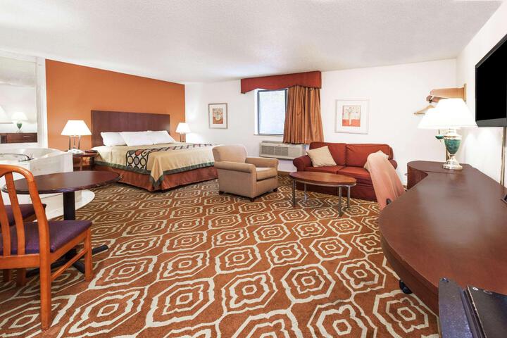 1 King Bed (4 of 16)
