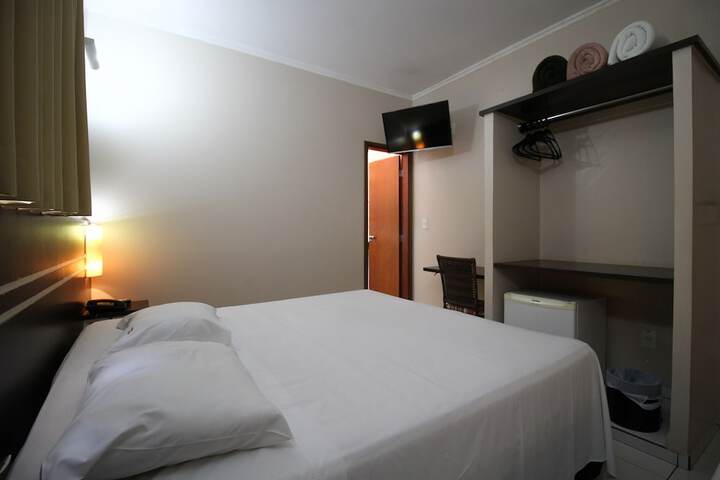 Room 53 of 183