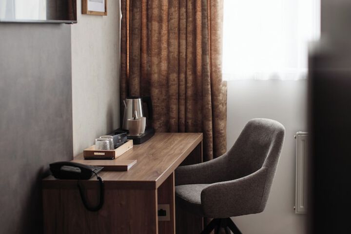Room 27 of 70