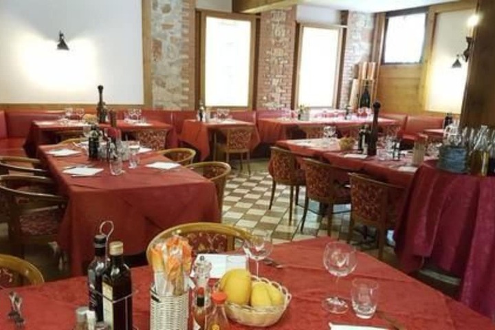 Dining 94 of 121