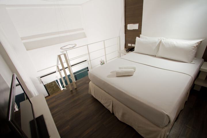 Room 4 of 27