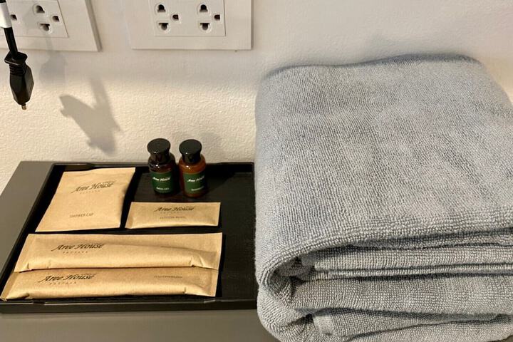 Room 5 of 37