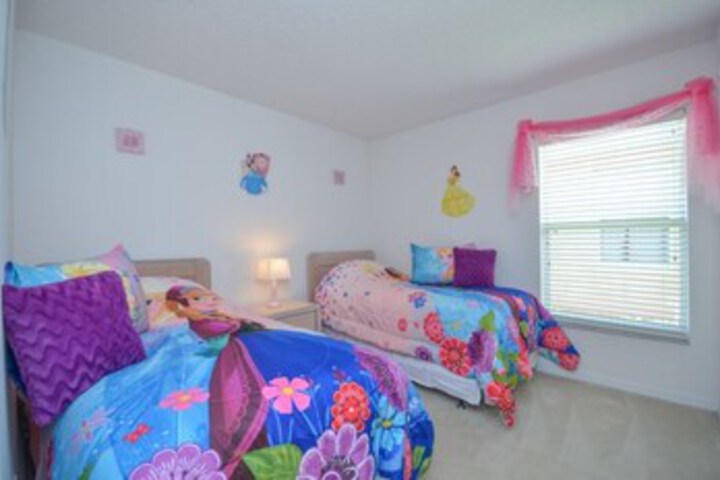 Room 8 of 40