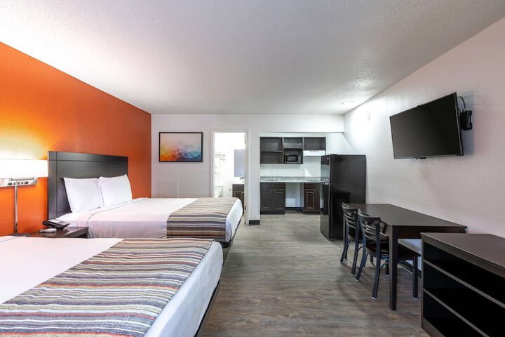 1 Queen Bed (18 of 34)