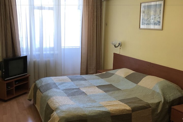 Room 4 of 32