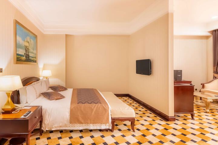 Room 26 of 137