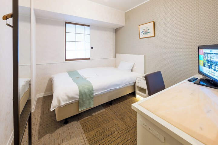 Room 18 of 34