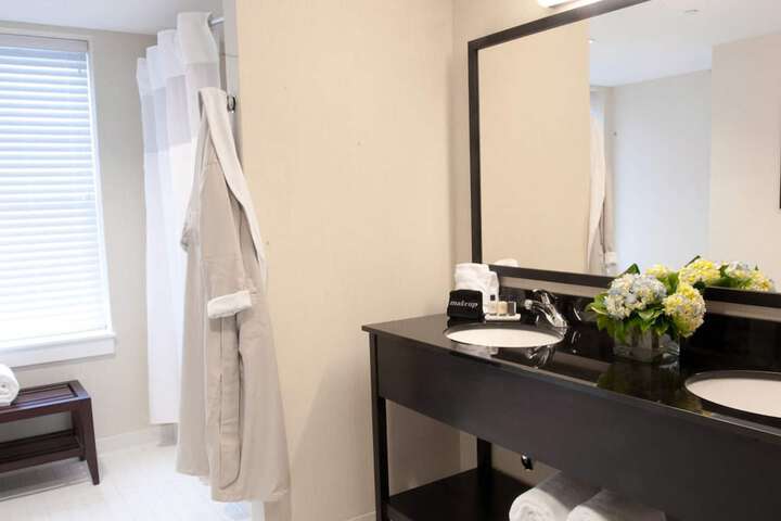 1 King Bed Suite (2 of 4)