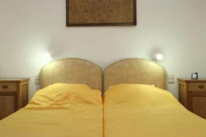 Room 4 of 60