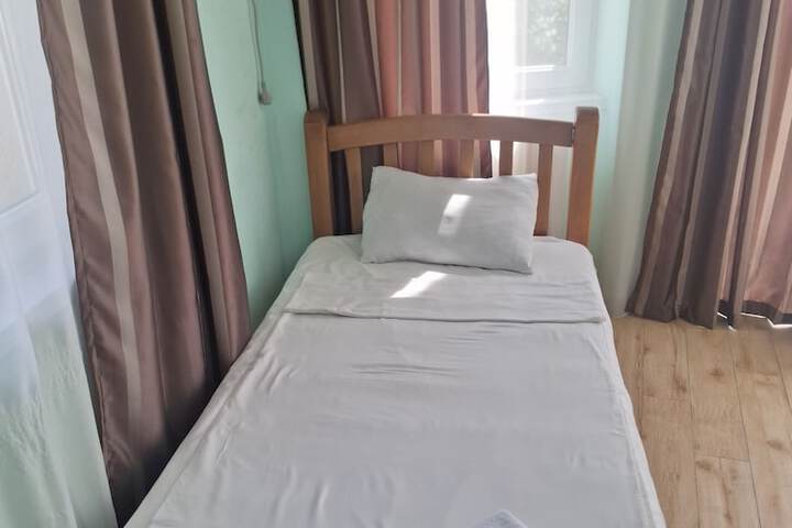 Room 6 of 15