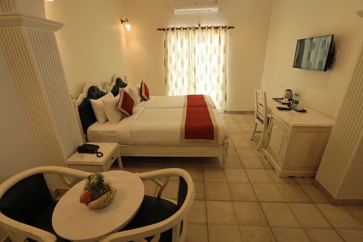 Room 3 of 40