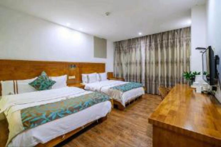 Room 5 of 7
