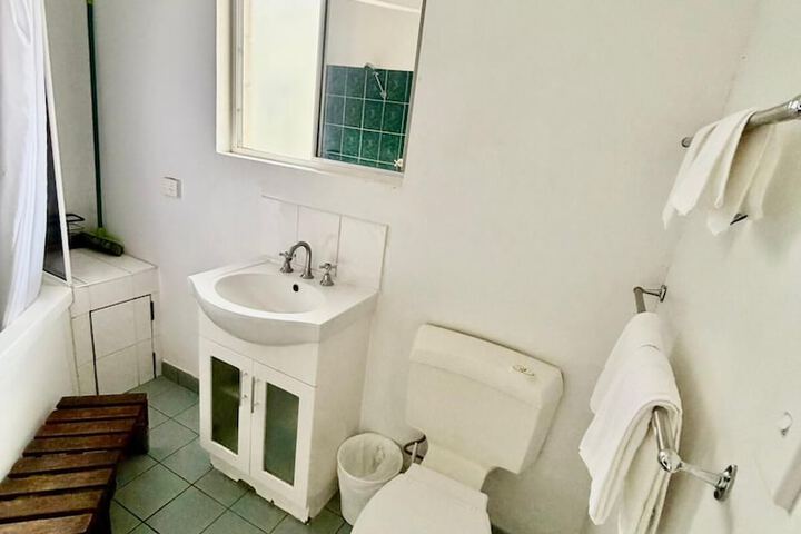 Room 17 of 28