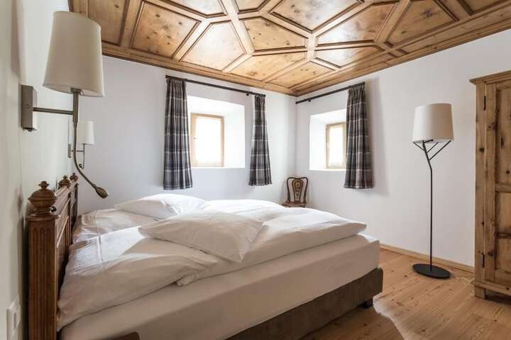 Room 3 of 35