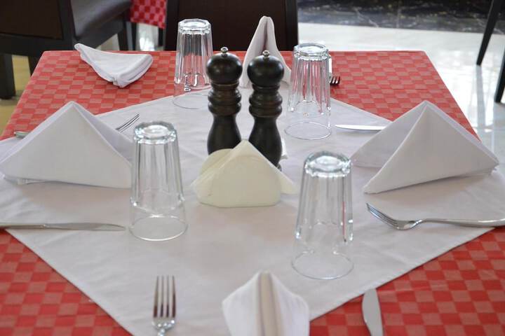 Dining 32 of 46