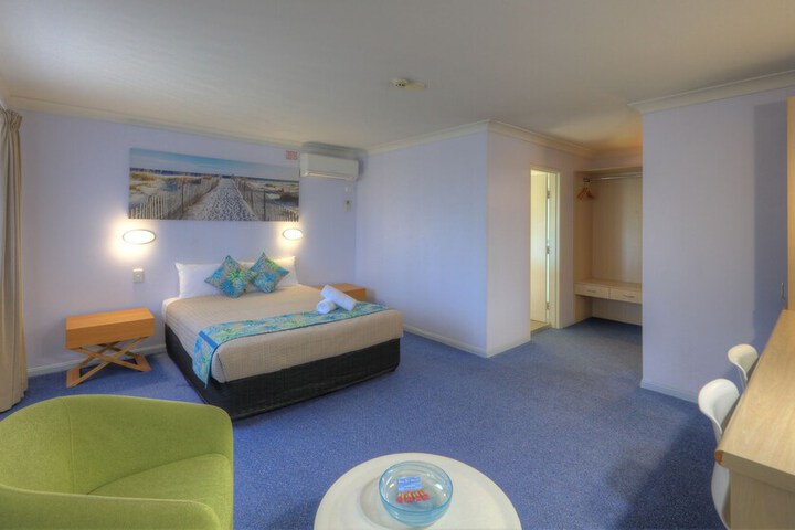 Room 25 of 41