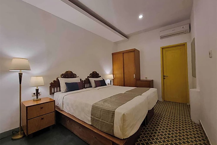 Room 8 of 30