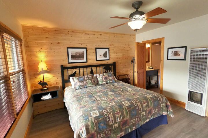 Creekside Lodge in Markleeville, CA