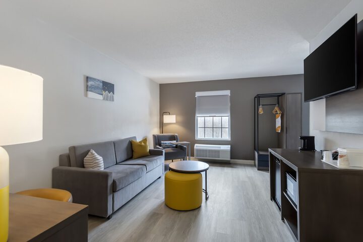 Room 12 of 28