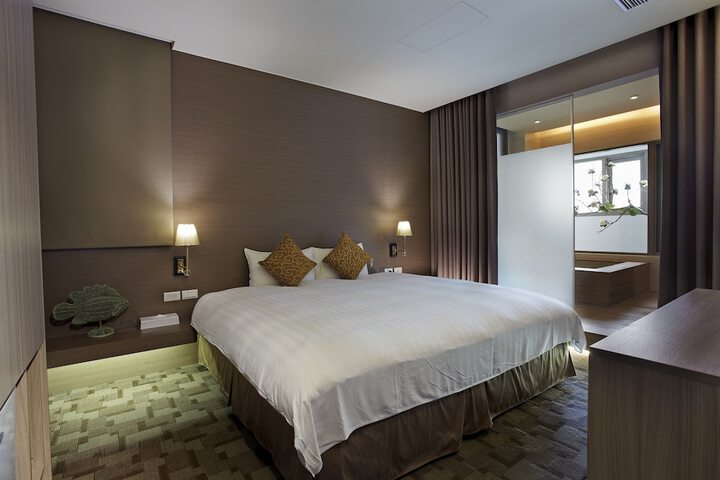 Room 16 of 51