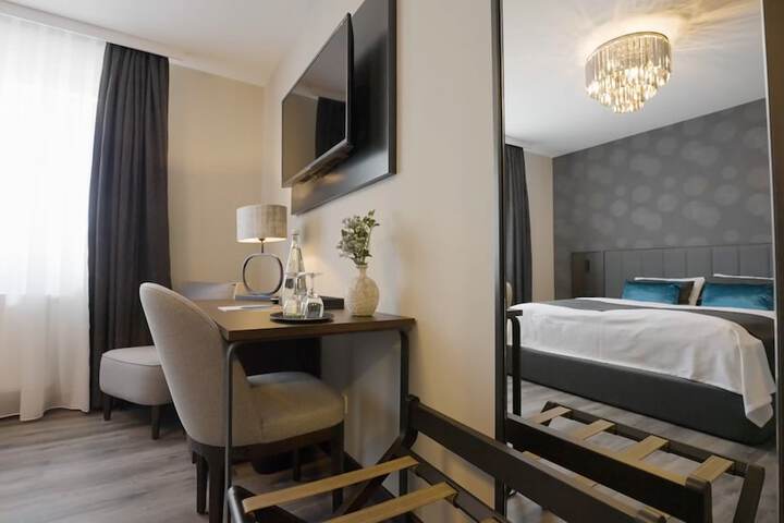 Room 7 of 24