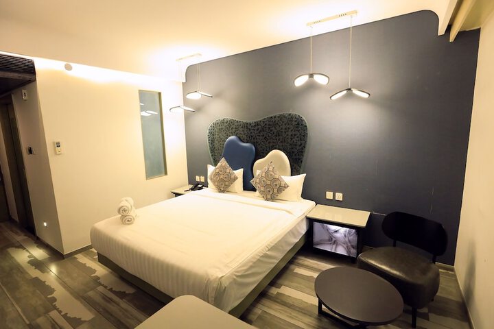 Room 8 of 50
