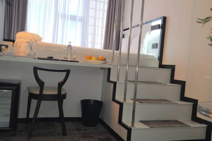 Room 46 of 80