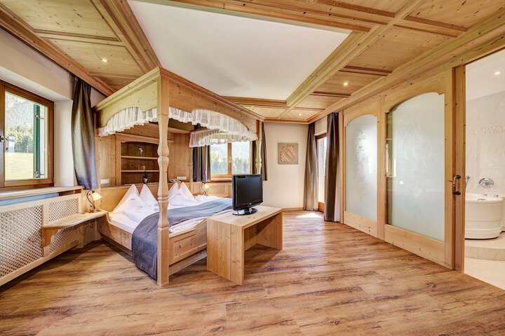 Room 6 of 62