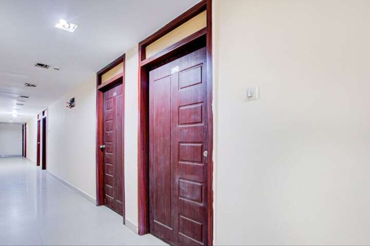 Ballroom/Hall 25 of 27