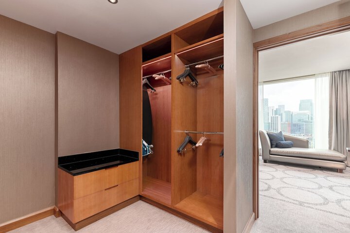 Room 42 of 347