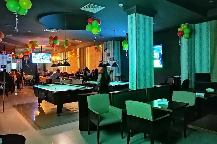 Lounge 84 of 87