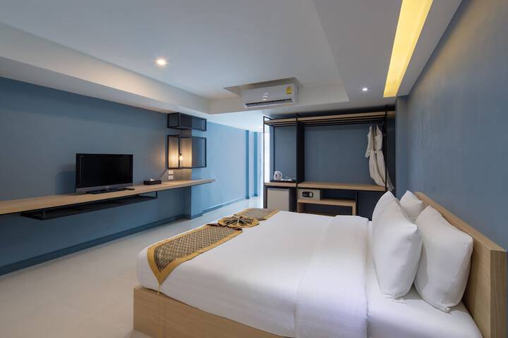 Room 11 of 28