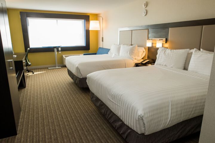 Standard 2 Queen Beds Accessible (2 of 19)