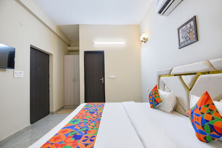 Room 9 of 26