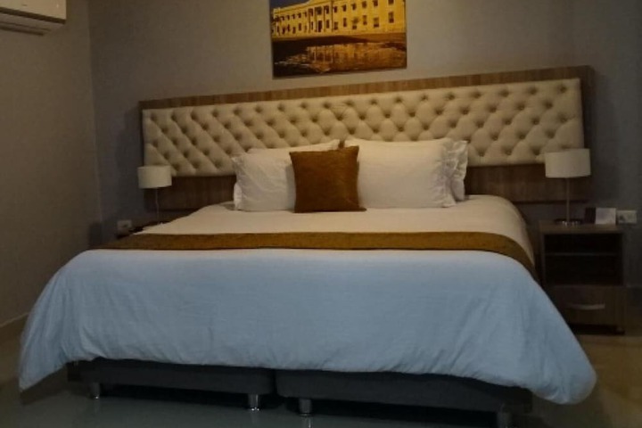 Room 16 of 30