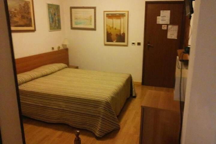 Room 12 of 34