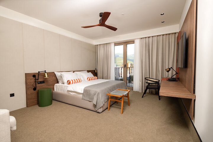 Room 8 of 38