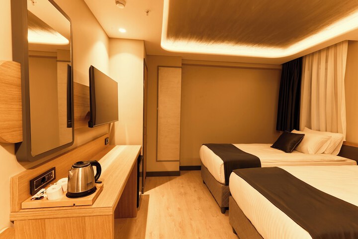 Room 13 of 72