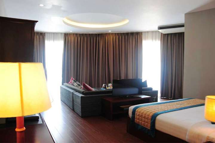 Room 14 of 99