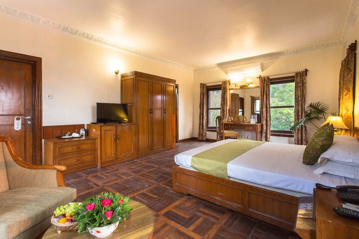 Room 4 of 27
