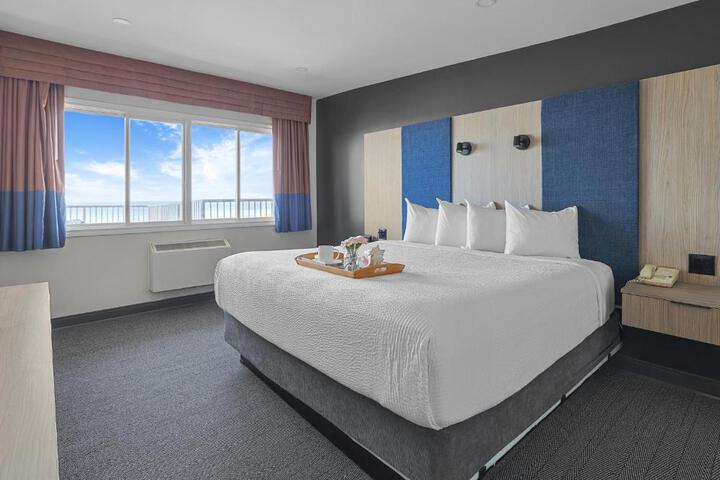 Lake View 1 King Bed Pet Friendly (1 of 14)