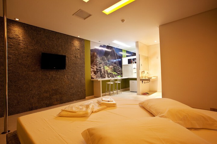 Room 5 of 23