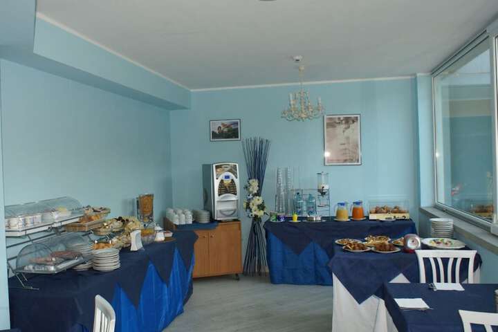 Breakfast/Coffee Service 9 of 25