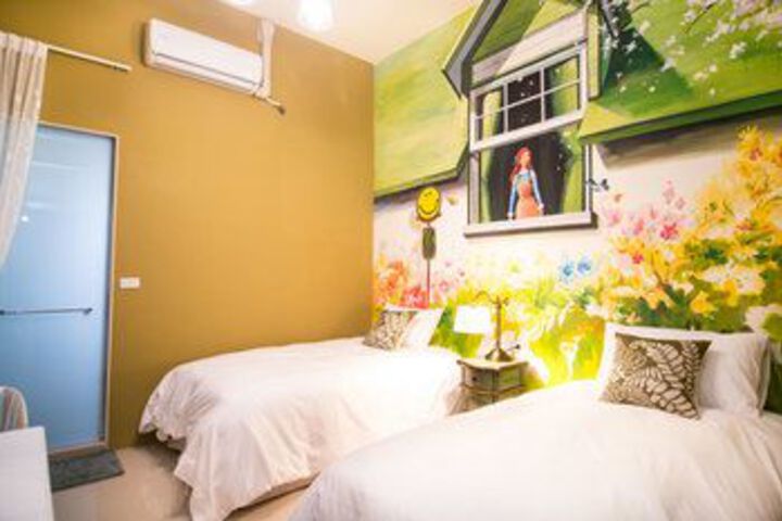 Room 10 of 43